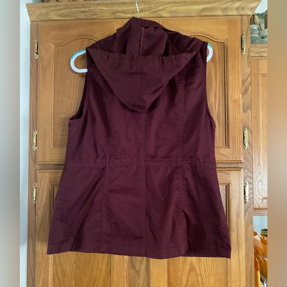 Love Tree Sleeveless Vest with hood. - Picture 2 of 4